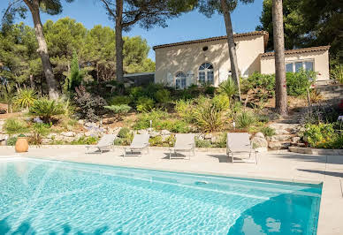 Maison avec piscine et jardin 18