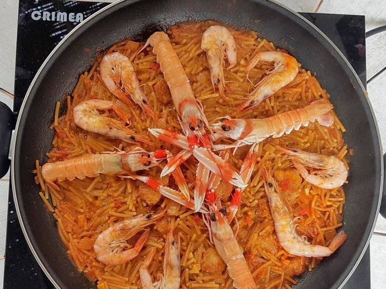 Fideua (pasta paella) - Caroline's Cooking