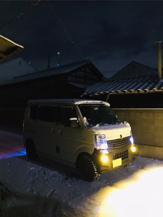 エブリイワゴンのちょいアゲ・雪・今年もよろしくお願いします・大雪警報発令中に関するカスタム事例の投稿画像1枚目