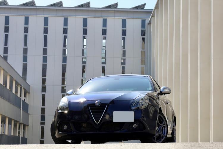 ジュリエッタのアルファロメオ・ドアオープンショット・ナンバープレート隠し・ナンバー隠し・フリーマルチパネルに関するカスタム事例の投稿画像2枚目
