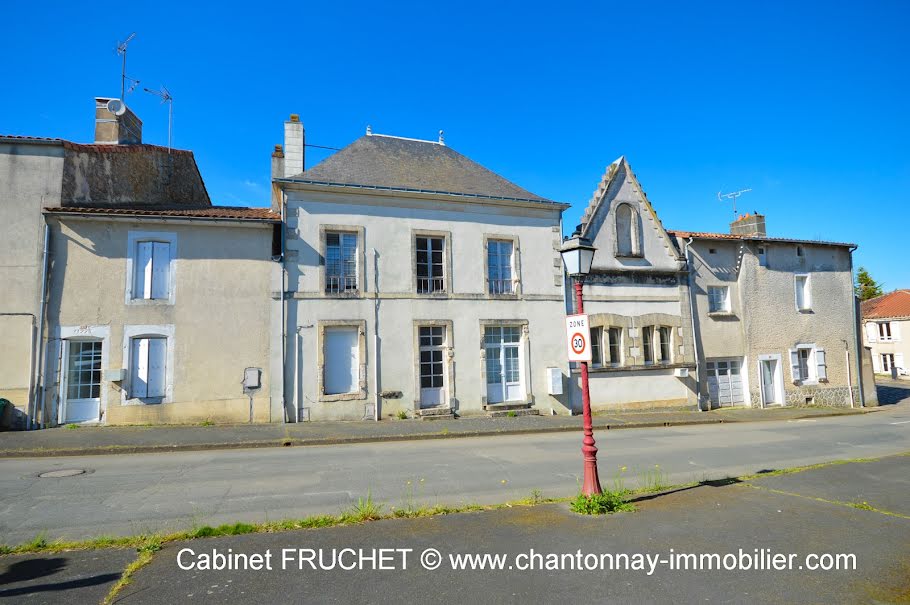 Vente maison 12 pièces 363.79 m² à Chantonnay (85110), 159 000 €