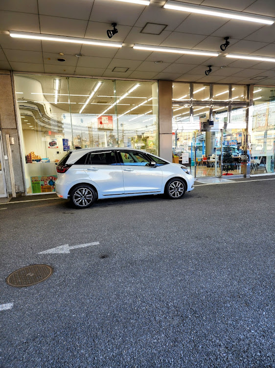フィットのウェルシアがある駐車場・ホンダのディーラー・はま寿司がある側の駐車場に関するカスタム事例の投稿画像20枚目