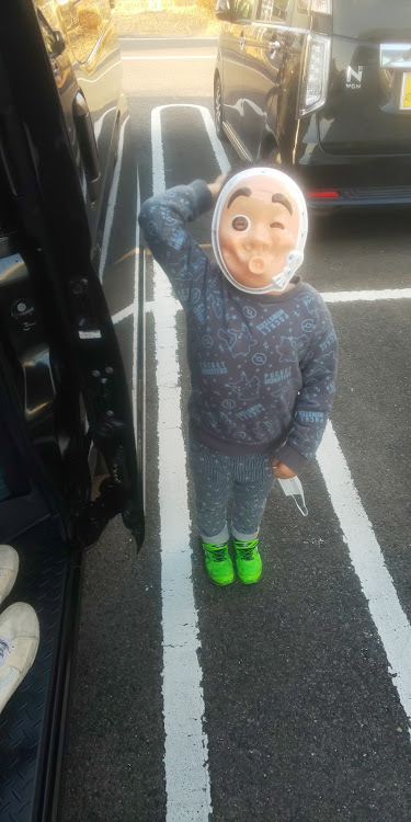 ハイエースバンの〇〇劇場上映中・リモートオフ会・黄砂まみれ・黄砂嫌い・ヒダリアシカラハシリダソウに関するカスタム事例の投稿画像1枚目