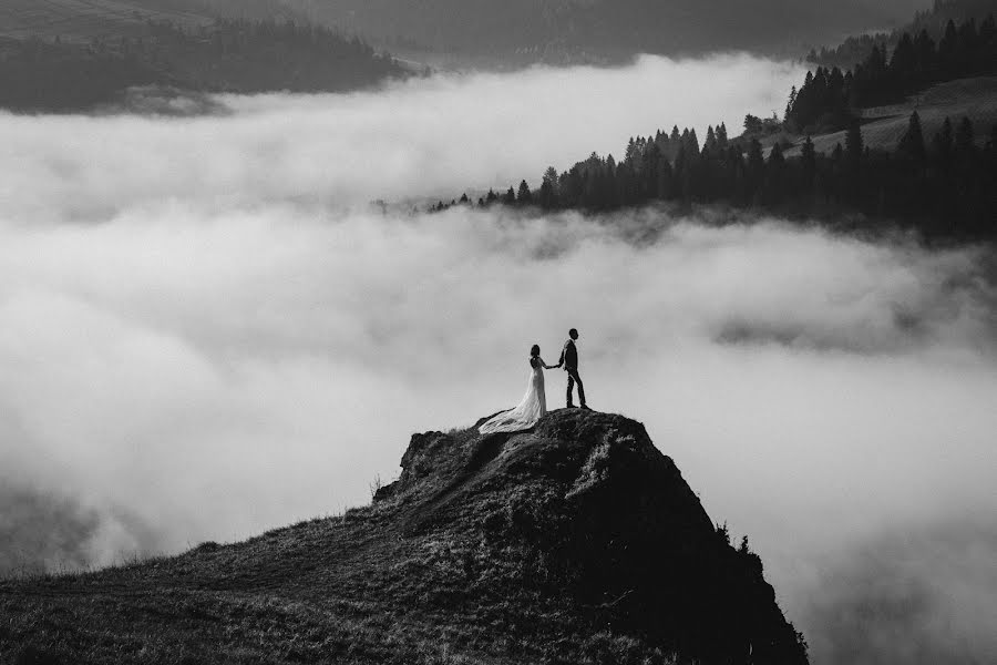 Fotografo di matrimoni Piotr Pasiak (intothewed). Foto del 25 aprile 2019