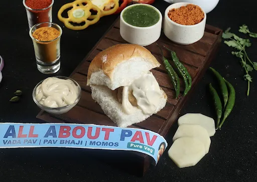 Vada Pav In Cheese Sauce