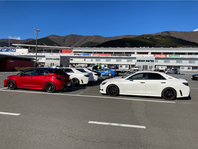 マークXの富士スピードウェイオフ会・ルーキーレーシングガレージ・富士モータースポーツフォレストウェルカムセンターに関するカスタム事例の投稿画像3枚目