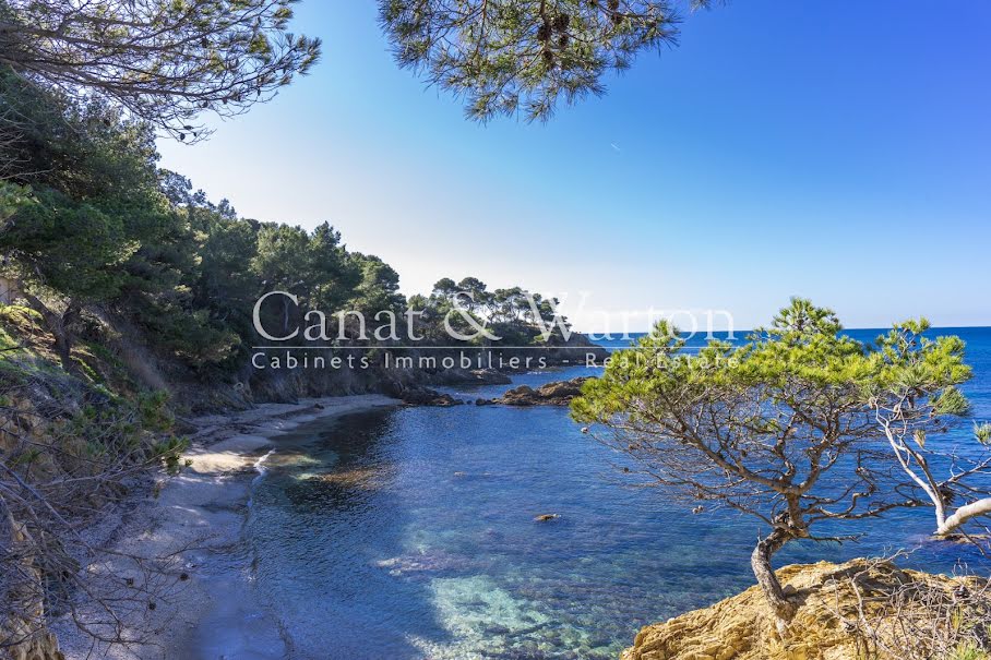 Vente terrain  792 m² à Hyeres (83400), 955 000 €