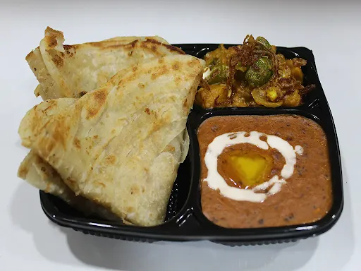 3 Tawa Roti With Dal Makhani And Aloo Do Pyaza