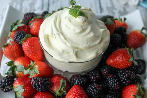 Amaretto Fruit Dip_image