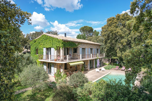 Villa with pool 3