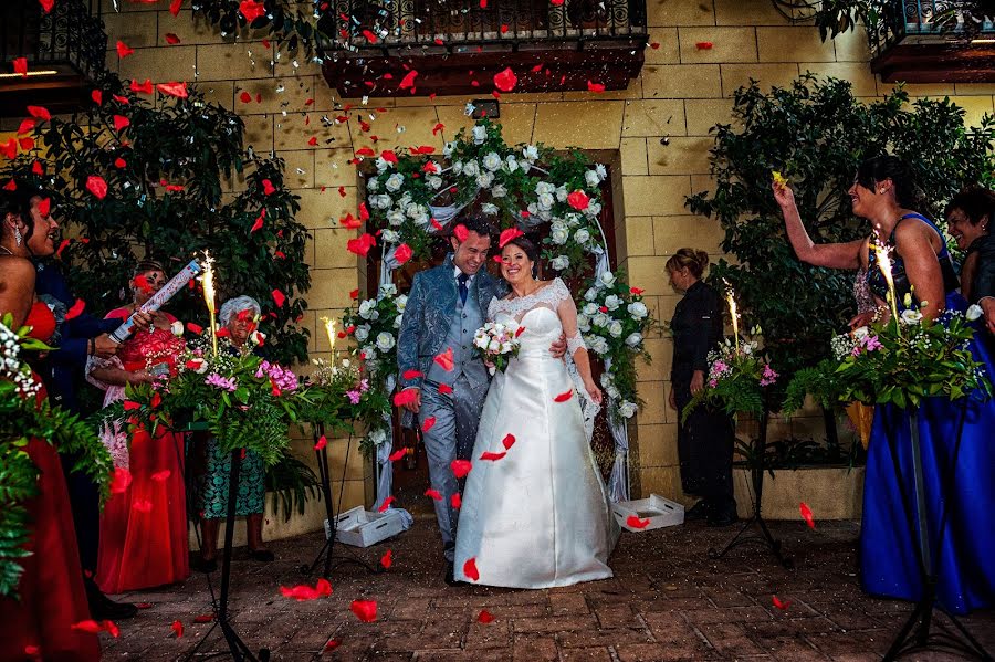 Fotógrafo de casamento Lorenzo Ruzafa (ruzafaphotograp). Foto de 7 de fevereiro 2017