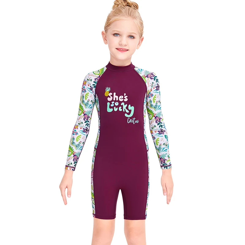 Kinderbadpak meisjes baby eendelig lang Zonnebescherming Perfect voor zwemmen en spelen in het zwembad of op het strand. Comfortabel en veilig.