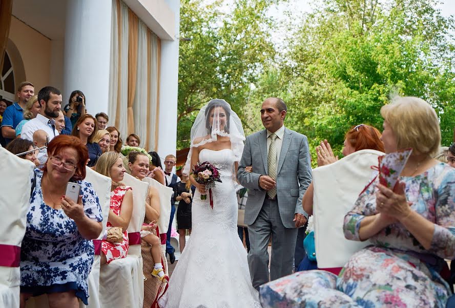 結婚式の写真家Stanislav Baev (baevsu)。2016 9月4日の写真