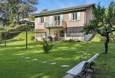 House with garden and terrace 18