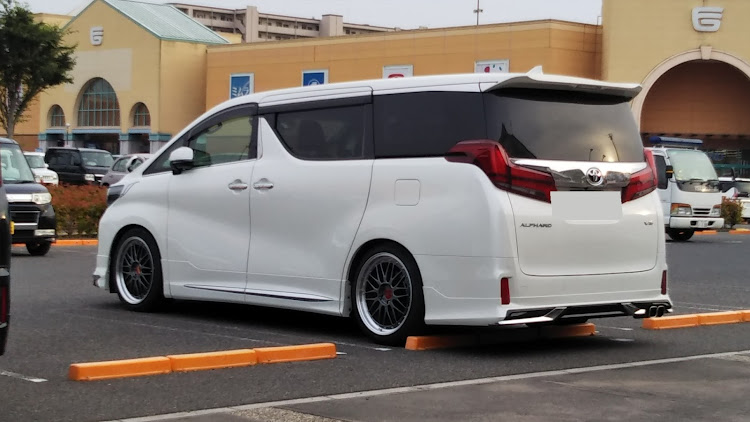 アルファードのアルファード・BBS LM・nf210・RV-02・モデリスタに関するカスタム事例の投稿画像1枚目