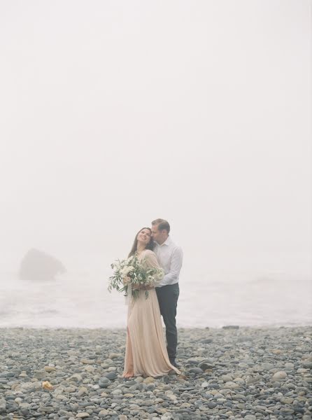 Fotógrafo de casamento Elena Plotnikova (lenaplotnikova). Foto de 7 de abril 2021