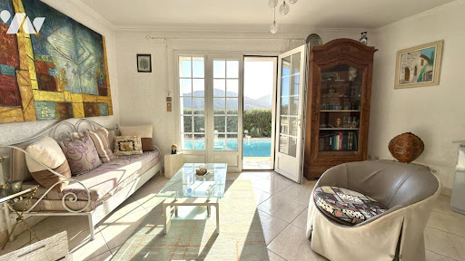 House with pool and terrace 4