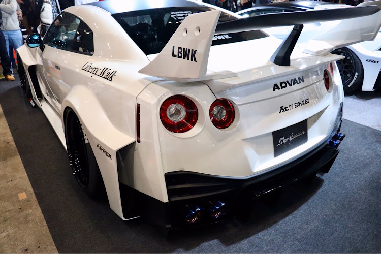 しnちゃんさんが投稿した東京オートサロン2020・一眼レフ・将来乗りたい車・#kuhlracing・LIBERTYWALKに関するカスタム事例の投稿画像10枚目