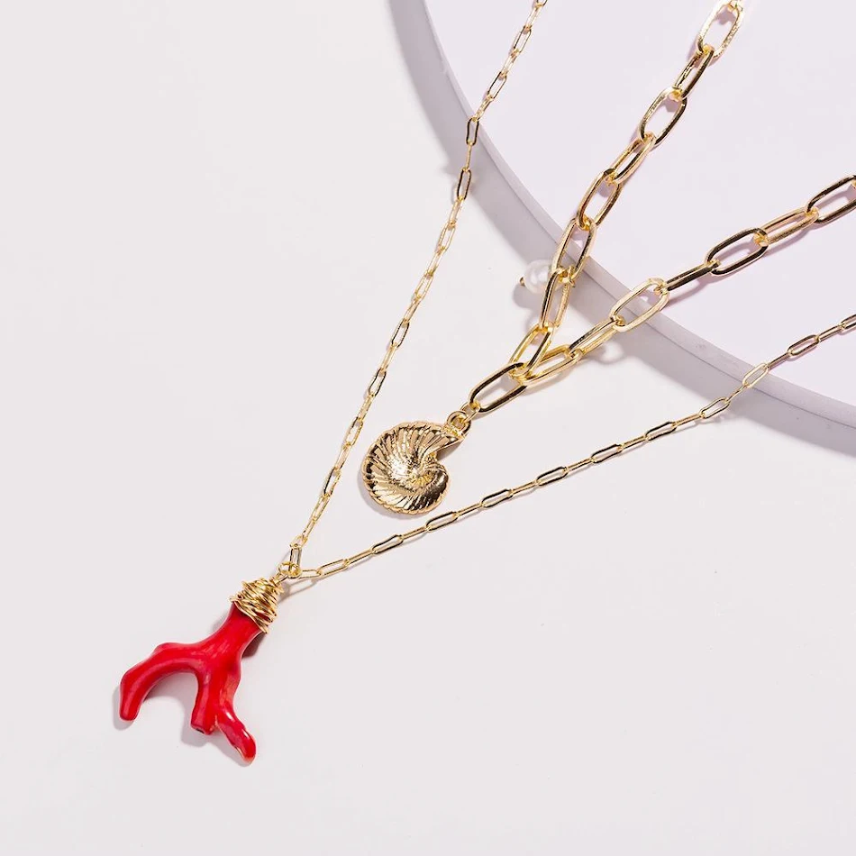 Modieuze parel, zeester en schelp hanger ketting, perfect voor een strandlook en zomerse outfits. Voegt een vleugje maritieme flair toe.
