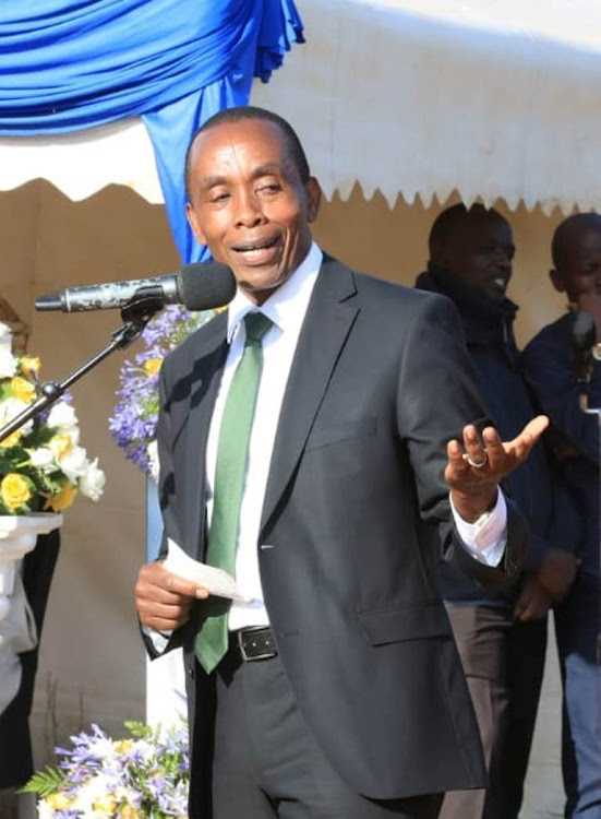 Kiambu governor Kimani Wamatangi speaking to people at Kiambu town on Monday.