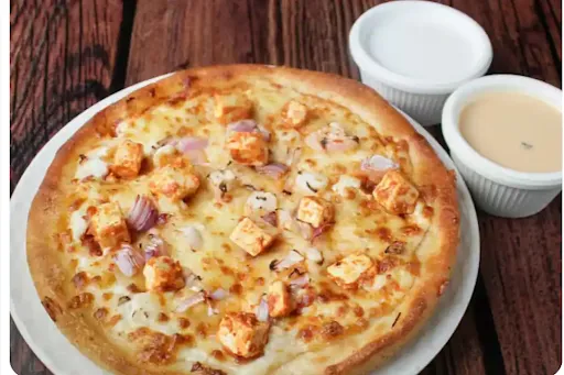 Paneer Cheese Pizza [7 Inches] With Thums Up Soft Beverage [750 Ml]
