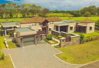 Villa avec piscine et terrasse 4