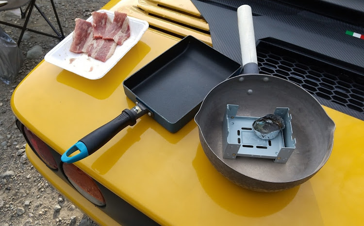 AZ-1のバーベQ・BBQ・エンジンフード・庭でBBQ・テーブル代わりにに関するカスタム事例の投稿画像3枚目