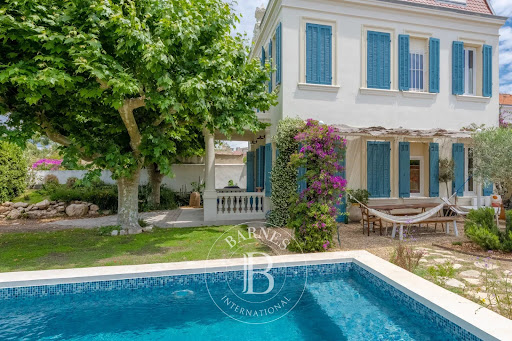 House with pool and garden 1
