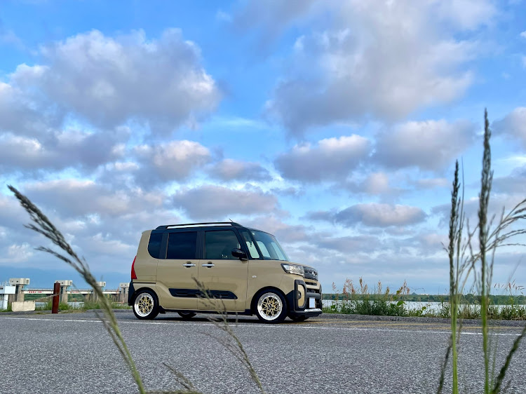 タントのタントファンクロス・エクイップ03・洗車・木曽川堤防に関するカスタム事例の投稿画像2枚目