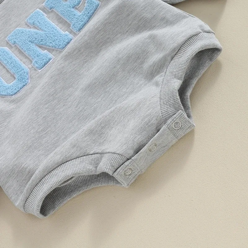 Title 14, Macacão Baby Jumpsuit Banquet Romper ONE Embroi...