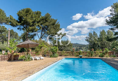 Maison avec piscine et terrasse 1