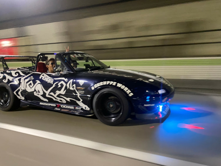 ロードスターのA.K WORKS・幸せのパンケーキをつつくツナギ集団・ローリングショット・怪人イエローフェイス・淡路島に関するカスタム事例の投稿画像15枚目