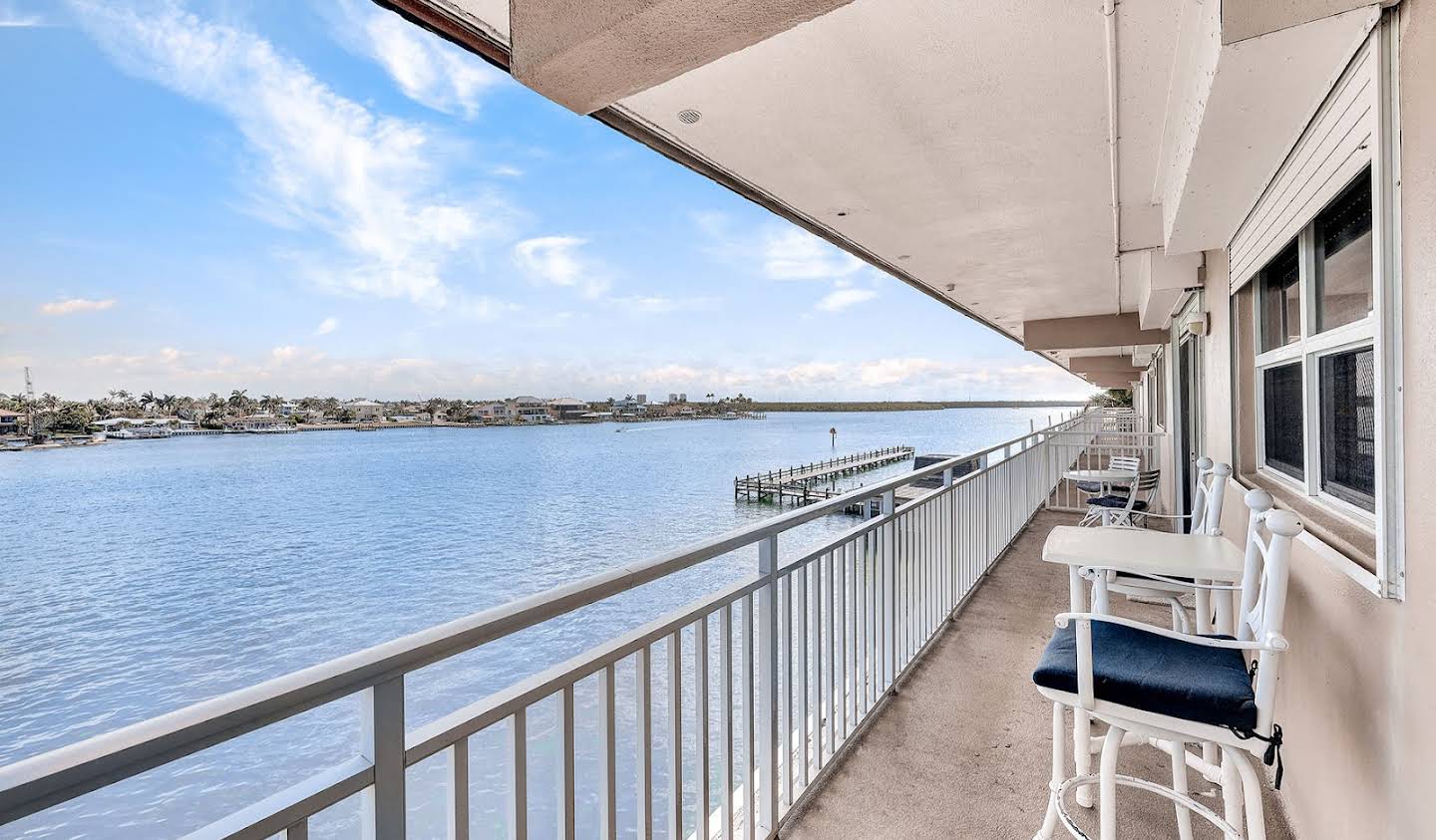 Apartment with pool Marco Island