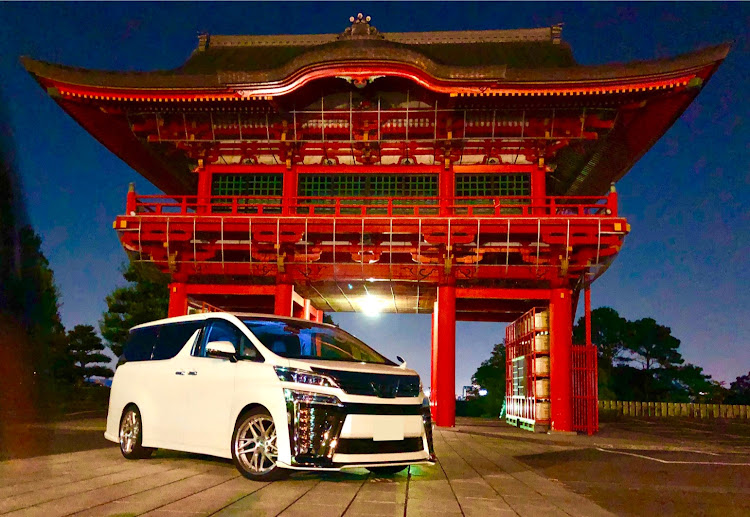 ヴェルファイアの台風気をつけて・愛車を守るんよ^^・アルヴェルMT中止だと…・本日のtwo-kはお預け…・フォロワーさんに感謝♪に関するカスタム事例の投稿画像1枚目