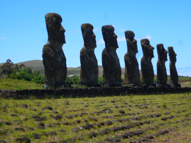 ISLA DE PASCUA. AMANECER EN AHU TONGARIKI. INTERIOR DE LA ISLA. COSTA OESTE - CHILE, de Norte a Sur con desvío a Isla de Pascua (26)