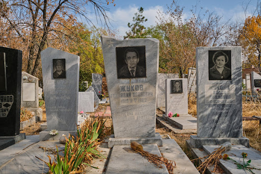 A Soviet Cemetery In Tashkent