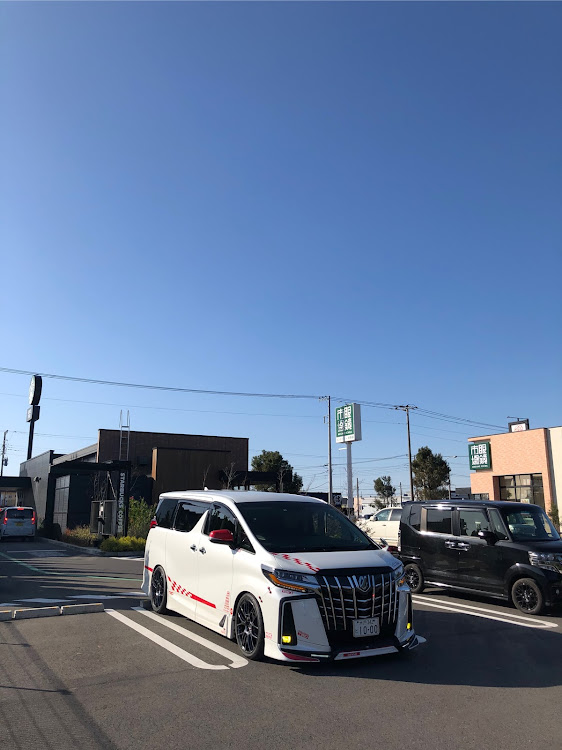 アルファードのスタバコラボ・ごじゃっぺ号・イイ30系の日・眼鏡市場コラボに関するカスタム事例の投稿画像1枚目