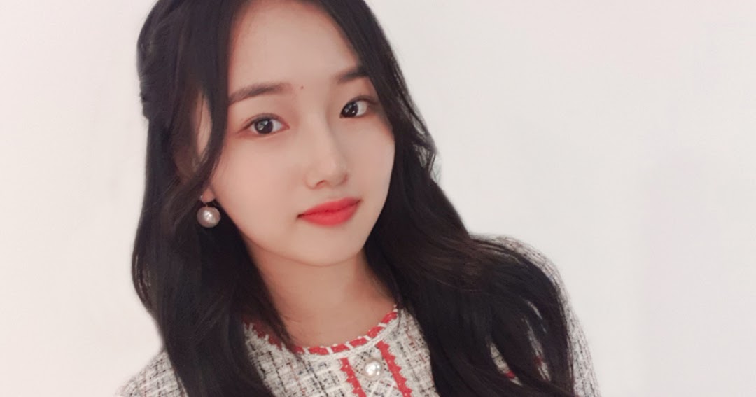 NewJeans' Hyein Stuns Netizens With Her IRL Visuals At Louis