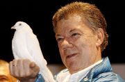 Colombian president Juan Manuel Santos holding a white pigeon during the closing of his campaing in Rionegro, Colombia. Santos has won the 2016 Nobel Peace Prize, the Royal Academy of Sciences in Stockholm, Sweden, announced on 07 October 2016.  EPA/LUIS EDUARDO