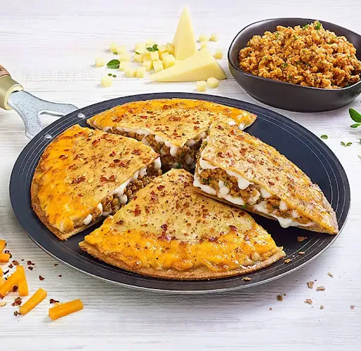 Chicken Keema Paratha Pizza