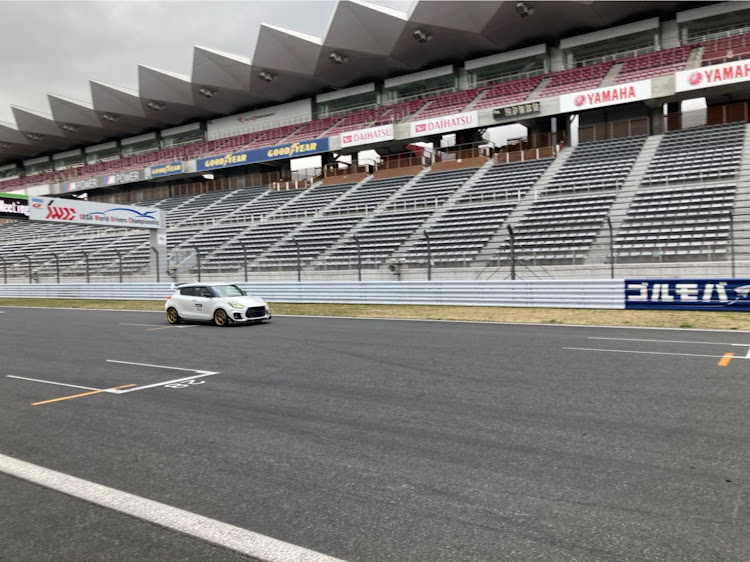 スイフトスポーツのHKRさんが投稿したカスタム事例の投稿画像3枚目