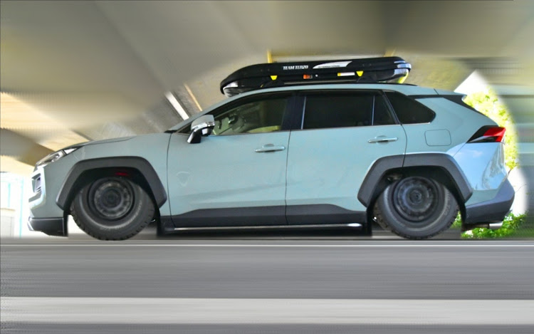 RAV4の車高調整アプリ・オフ系・コロナウイルスに負けるな・愛車バカなヘム隊・隊長着陸しましたに関するカスタム事例の投稿画像3枚目