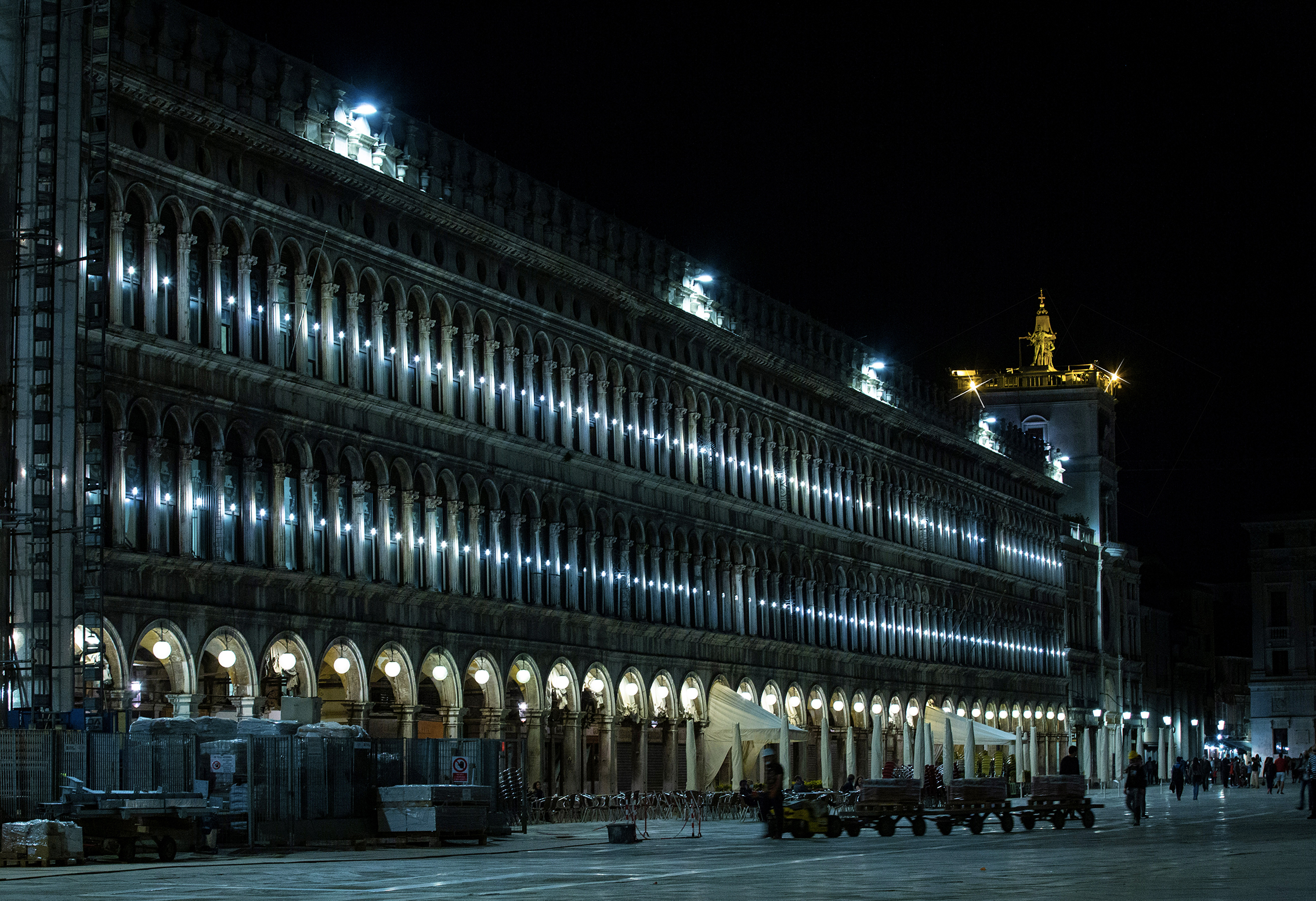 Lavori notturni in Piazza San Marco di PeppeCavaleri