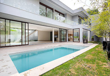 House with pool 8