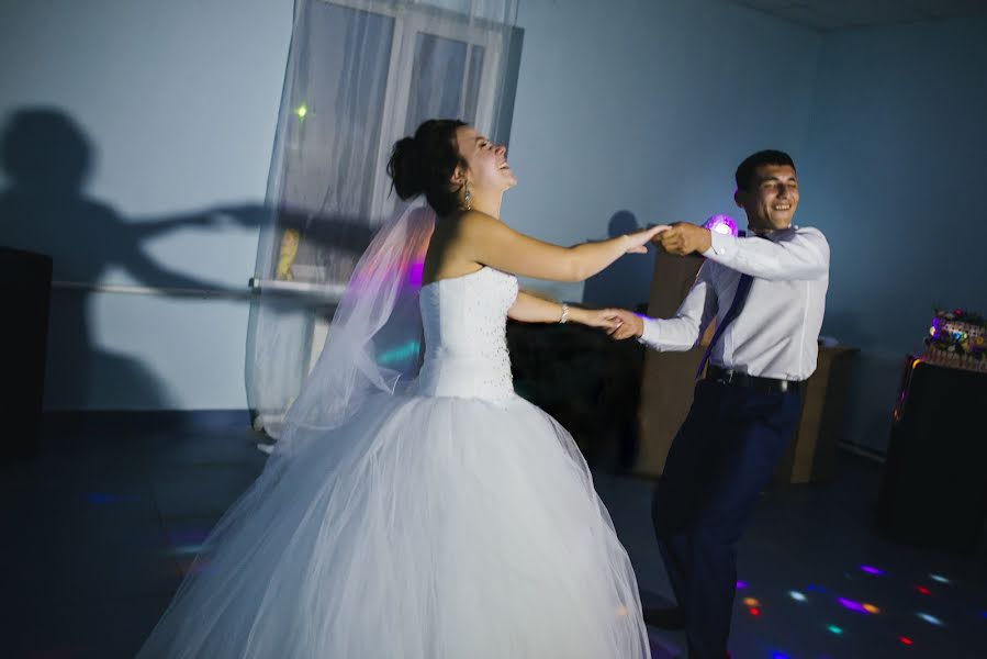 Fotógrafo de casamento Ksyusha Zolotareva (kseniyaluk). Foto de 8 de maio 2018