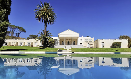 Cascade Country Manor is set against the backdrop of the Klein Drakenstein Mountains in Paarl.