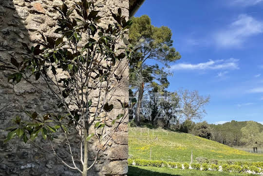 Vignoble avec piscine