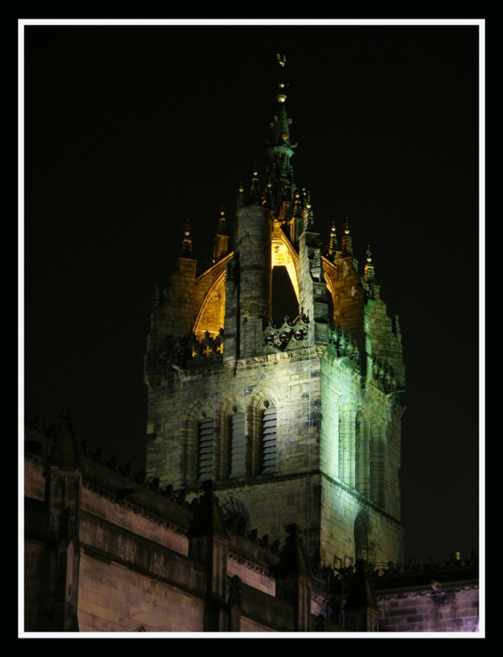 Campanile in una notte Scozzese di squini