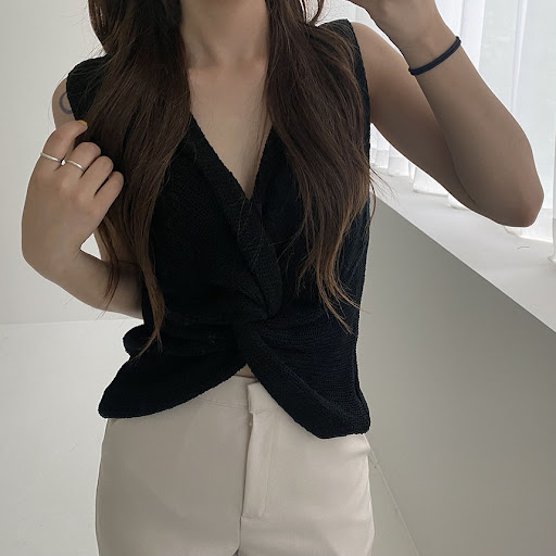 Title 8, Womens Sleeveless Vest Sweater Top – Versatile...