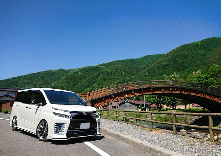 ヴォクシーの橋とコラボ・青空と愛車・木曽の大橋・映えスポット・猛暑日に関するカスタム事例の投稿画像2枚目